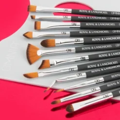 OMNIA Brush Professional Details 12pc Makeup Brush Set, Includes Makeup Palette